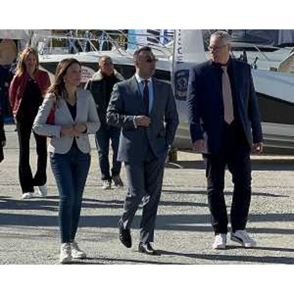 La consigliera regionale Maddalena Spagnolo, Nicola Toso, organizzatore di Nautilia, e il presidente del Cr Fvg, Mauro Bordin - La consigliera regionale Maddalena Spagnolo, Nicola Toso, organizzatore di Nautilia, e il presidente del Cr Fvg, Mauro Bordin