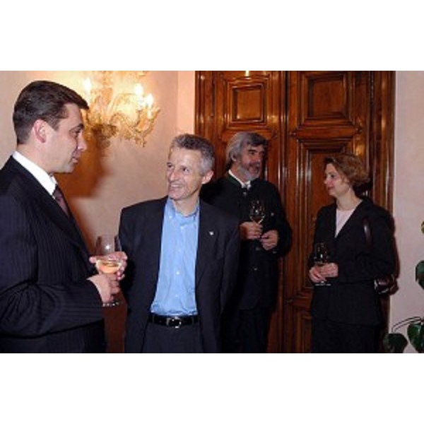 Euroregione - Cena con gli ambasciatori delle repubbliche dell'est Europa. Riccardo Illy (Presidente della Regione Friuli Venezia Giulia) con Ambrosi. (Trieste, 10/05/04)