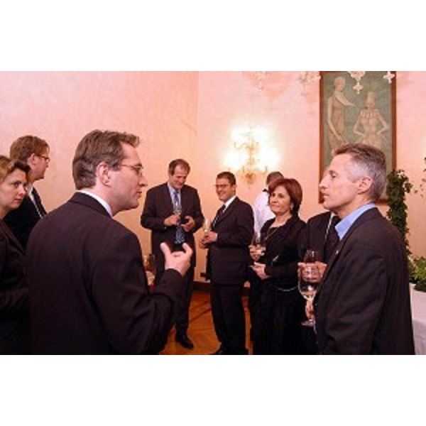 Euroregione - Cena con gli ambasciatori delle repubbliche dell'est Europa. Riccardo Illy (Presidente della Regione Friuli Venezia Giulia) con De Visinitini. (Trieste, 10/05/04)
