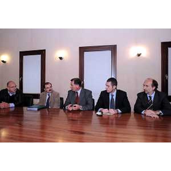 Riccardo Riccardi (Assessore regionale alla mobilità, energia ed infrastrutture di trasporto) incontra Alessandro Ciriani (Presidente vicario della Provincia di Pordenone), Riccardo Del Pup (Assessore provinciale alla viabilità) e ing. Donato Stinat dell'Anas relativamente ai problemi di traffico sulla Pontebbana. (Pordenone, 16/10/08)