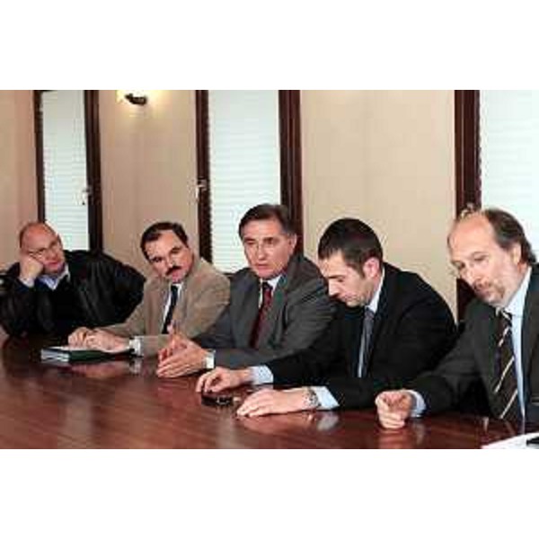 Riccardo Riccardi (Assessore regionale alla mobilità, energia ed infrastrutture di trasporto) incontra Alessandro Ciriani (Presidente vicario della Provincia di Pordenone), Riccardo Del Pup (Assessore provinciale alla viabilità) e ing. Donato Stinat dell'Anas relativamente ai problemi di traffico sulla Pontebbana. (Pordenone, 16/10/08)