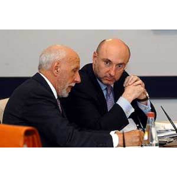 Enrico Bertossi (Assessore regionale alle attività produttive) ed Antonucci. (Pordenone, 05/05/04)