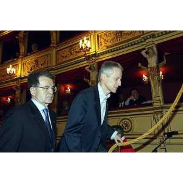Romano Prodi (Presidente della Commissione Europea), Riccardo Illy (Presidente della Regione Friuli Venezia Giulia) al convegno al Teatro Verdi. (Trieste, 30/04/04)