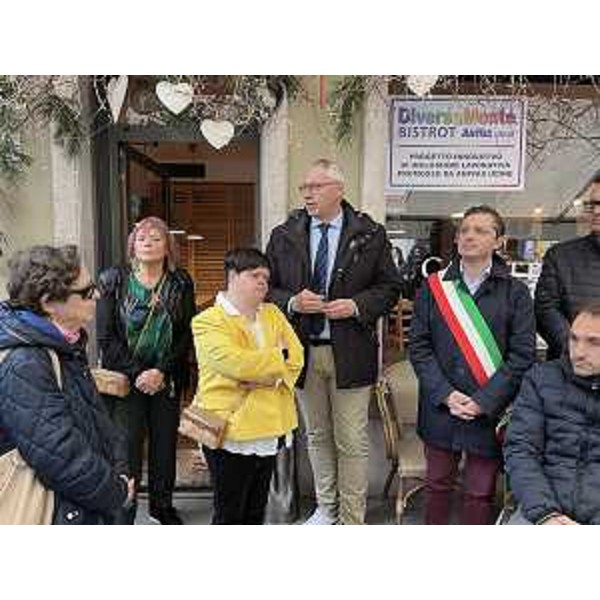L'intervento del presidente del Cr Bordini all'inaugurazione del bistrot di Anffas a Udine - L'intervento del presidente del Cr Bordini all'inaugurazione del bistrot di Anffas a Udine