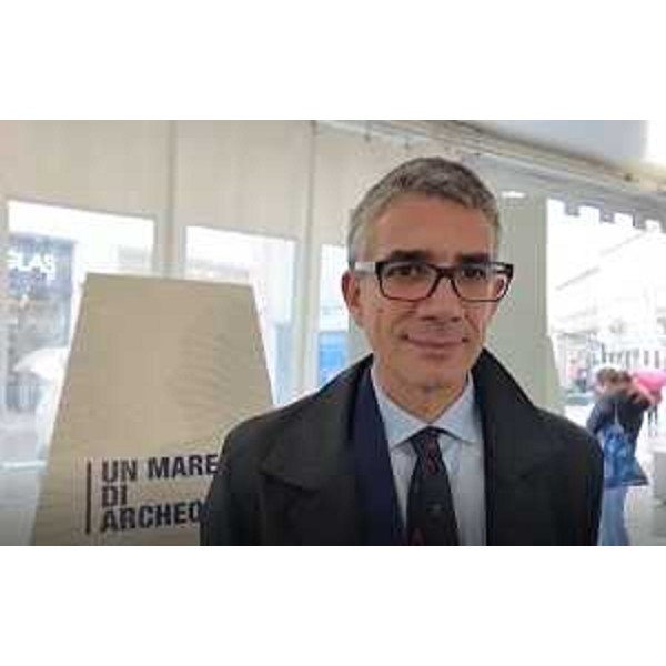 Lassessore alle Autonomie locali Pierpaolo Roberti in visita allo stand di "Un mare di archeologia". - Lassessore alle Autonomie locali Pierpaolo Roberti in visita allo stand di "Un mare di archeologia".