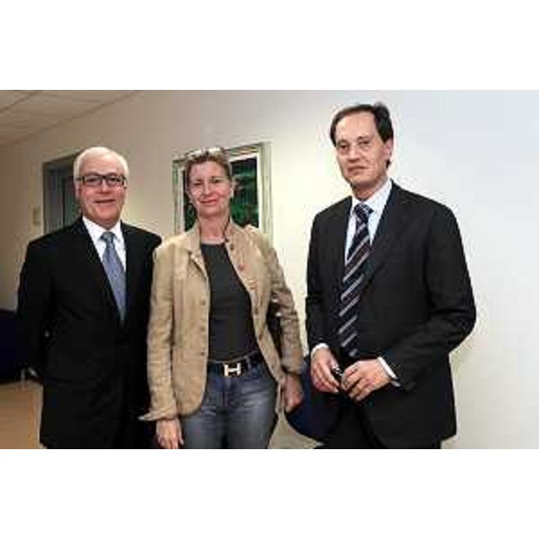 Sandra Savino (Assessore regionale alla programmazione, risorse economiche e finanziarie, patrimonio e servizi generali), Luca Ciriani (Vicepresidente ed Assessore regionale alle attività produttive) con Paniccia. (Udine, 17/10/08)