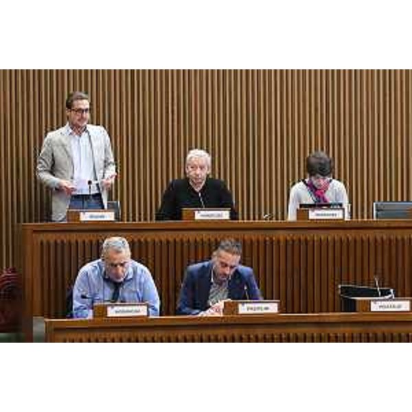 In piedi, Enriuco Bullian (Patto per l'Autonomia-Civica Fvg) - In piedi, Enriuco Bullian (Patto per l'Autonomia-Civica Fvg)