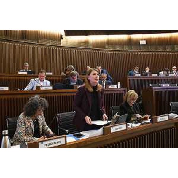 Rosaria Capozzi (M5S) e al suo fianco Serena Pellegrino (Avs), a sinistra, e Laura Fasiolo (Pd), a destra - Rosaria Capozzi (M5S) e al suo fianco Serena Pellegrino (Avs), a sinistra, e Laura Fasiolo (Pd), a destra