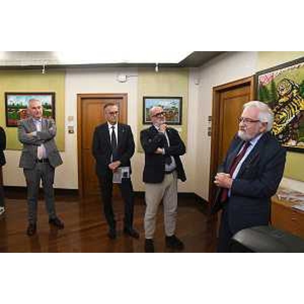 Ancora un momento dell'inauguraizone della mostra "Mosaicamente. Omaggio ad Antonio Ligabue" in Consiglio regionale, a Trieste - Ancora un momento dell'inauguraizone della mostra "Mosaicamente. Omaggio ad Antonio Ligabue" in Consiglio regionale, a Trieste