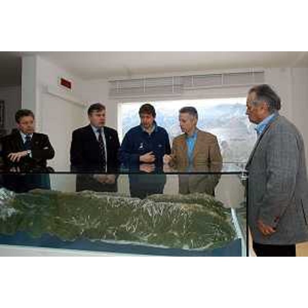 Riccardo Illy (Presidente della Regione Friuli Venezia Giulia) al centro visite Parco Apli Giulie. (Resia, 18/04/04) 