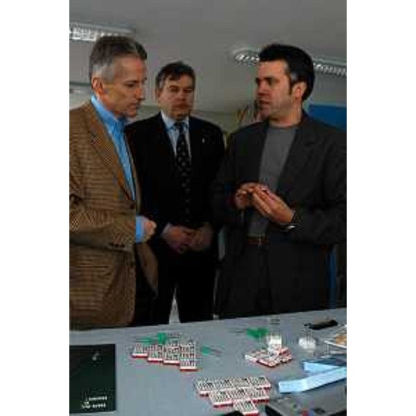 Riccardo Illy (Presidente della Regione Friuli Venezia Giulia) in visita alla Diamir. (Resia, 18/04/04)