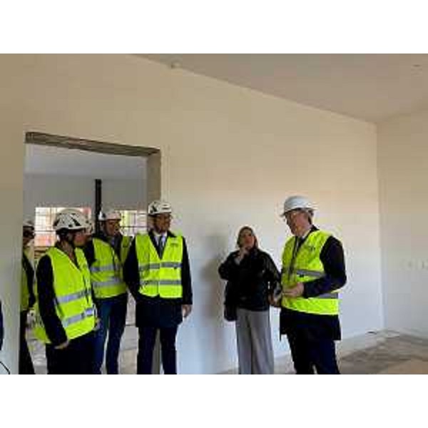 Lassessore regionale a Lavoro e istruzione Alessia Rosolen durante il sopralluogo al cantiere della scuola primaria di Romans dIsonzo - Lassessore regionale a Lavoro e istruzione Alessia Rosolen durante il sopralluogo al cantiere della scuola primaria di Romans dIsonzo