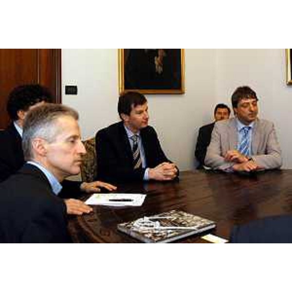 Riccardo Illy (Presidente della Regione Friuli Venezia Giulia) incontra i rappresentanti della delegazione della minoranza slovena in Carinzia. (Trieste, 15/04/04)