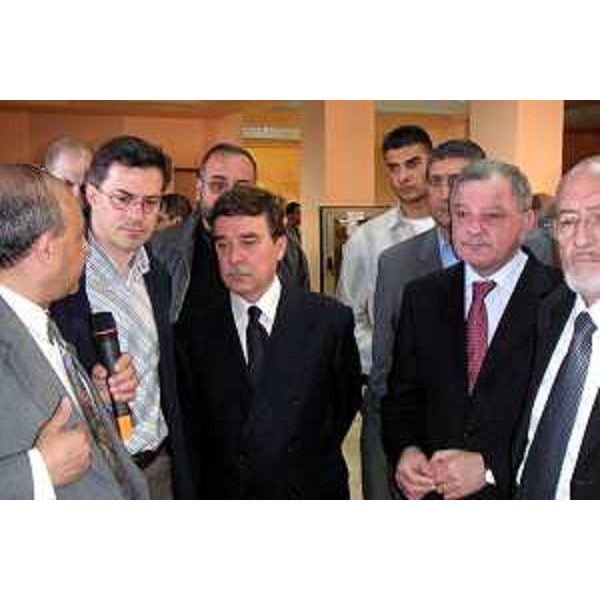 Ezio Beltrame (Assessore regionale alla salute e protezione sociale), Nicola Manduzzio (Console generale italiano), Maher Al-Masri (Ministro per l'economia). (Trieste, 07/04/04)
