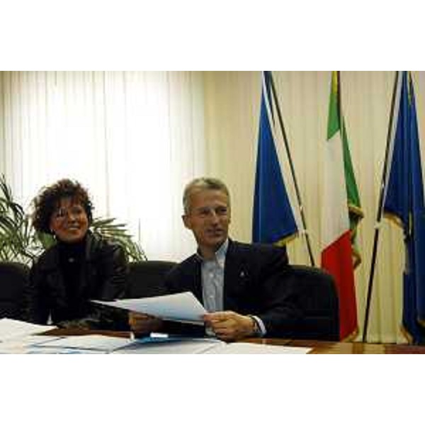 Riccardo Illy (Presidente della Regione Friuli Venezia Giulia) alla conferenza stampa di presentazione dell'ampliamento del sito web della Regione. (Udine, 07/04/04)