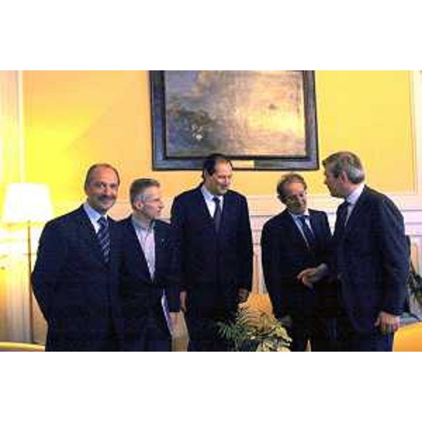 Riccardo Illy (Presidente della Regione Friuli Venezia Giulia), Pietro Lunardi (Ministro delle Infrastrutture e dei Trasporti), Giancarlo Galan (Presidente della Regione Veneto), Vittorio Brancati (Sindaco di GOrizia) alla firma del protocollo per il raccordo A27-A23. (Gorizia, 05/04/04)
