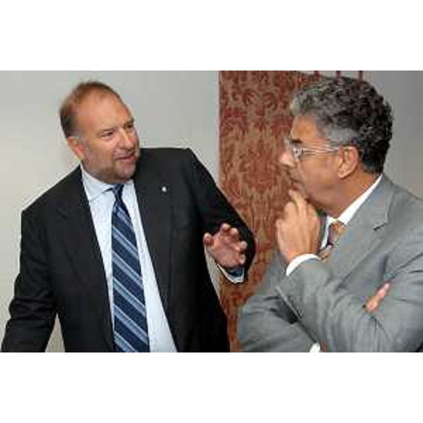 Roberto Cosolini (Assessore regionale al lavoro, formazione, università e ricerca) e Roberto Antonaz (Assessore regionale all’istruzione, cultura, sport e pace) in Giunta Regionale tenutasi a Udine al Parco Scientifico e Tecnologico "Danieli". (Udine 15/09/06)