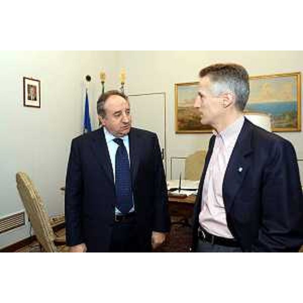 Riccardo Illy (Presidente della Regione Friuli Venezia Giulia) con Carlo Toto (Presidente della compagnia aerea AirOne). (Trieste, 01/04/04)