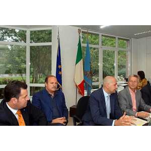 Riccardo Illy (Presidente Regione Friuli Venezia Giulia) con Fabio Feruglio (Direttore del Parco Scientifico e Tecnologico "Danieli"), Gianfranco Moretton (Vicepresidente e Assessore regionale all'ambiente, lavori pubblici e protezione civile) e Franco Iacop (Assessore regionale per le relazioni internazionali, comunitarie e autonomie locali) in Giunta Regionale tenutasi a Udine al Parco Scientifico e Tecnologico "Danieli". (Udine 15/09/06)
