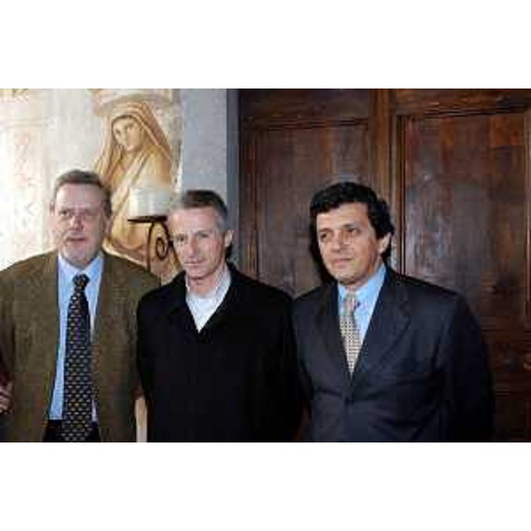 Riccardo Illy (Presidente della Regione Friuli Venezia Giulia), Maurensig, Francesco Martines (Sindaco di Clauiano) alla feste di riqualificazione del borgo. (Clauiano, 28/03/04) 