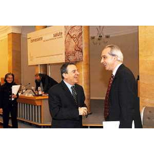 Gianni Pecol Cominotto (Assessore regionale all'organizzazione, personale e sistemi informativi), Romeo (Rettore dell'Università di Trieste) al convegno "Il Benessere produce Salute". (Trieste, 27/03/04)