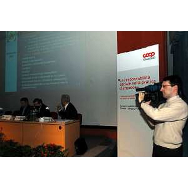 Convegno Cooperative Consumatori Nord Est. (Trieste, 27/03/04)