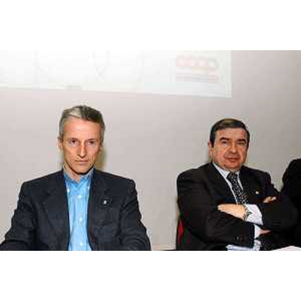 Riccardo Illy (Presidente della Regione Friuli Venezia Giulia) e Tessarini (Presidente Cooperative Italia) al convegno Cooperative Consumatori Nord Est. (Trieste, 27/03/04)