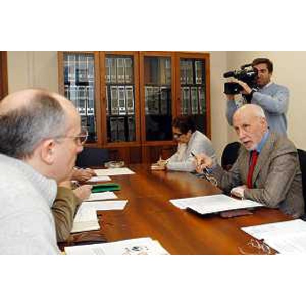 Augusto Antonucci (Assessore al Patrimonio ed ai Servizi generali) incontra le associazini ambientaliste. (Trieste, 24/03/04)