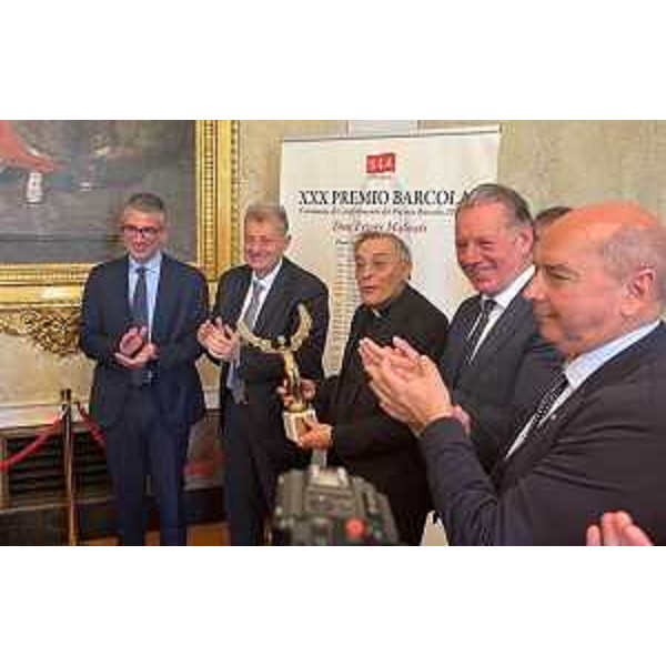 Il primo a sinistra l'assessore regionale Pierpaolo Roberti. Da destra il sindaco Roberto Dipiazza, l'assessore regionale Fabio Scoccimarro e don Ettore Malnati - Il primo a sinistra l'assessore regionale Pierpaolo Roberti. Da destra il sindaco Roberto Dipiazza, l'assessore regionale Fabio Scoccimarro e don Ettore Malnati