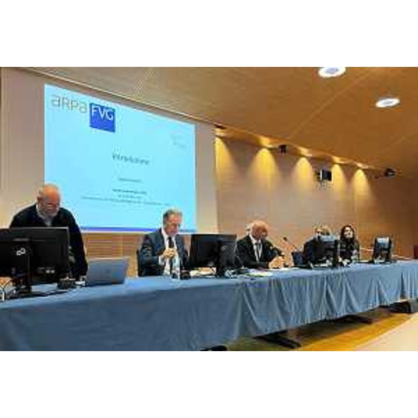 I relatori con l'assessore regionale alla Difesa dell'Ambiente, Fabio Scoccimarro. - I relatori con l'assessore regionale alla Difesa dell'Ambiente, Fabio Scoccimarro.