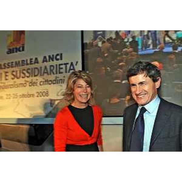Federica Seganti (Assessore regionale alla pianificazione territoriale, autonomie locali e sicurezza), Gianni Alemanno (Sindaco di Roma) all'assemblea nazionale dell'Anci. (Trieste, 22/10/08)