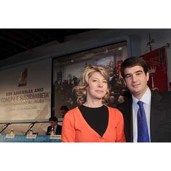 Federica Seganti (Assessore regionale alla pianificazione territoriale, autonomie locali e sicurezza), Raffaele Fitto (Ministro per i Rapporti con le Regioni) all'assemblea nazionale dell'Anci. (Trieste, 22/10/08)