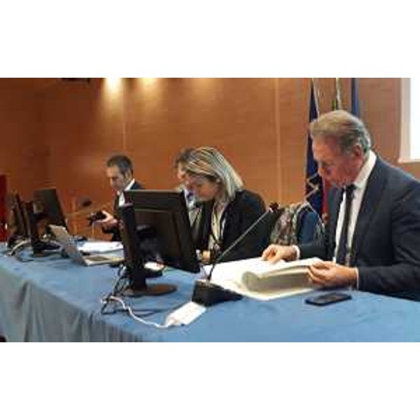 Lassessore alla Difesa dellambiente Fabio Scoccimarro (in primo piano) all'incontro con i sindaci dei Comuni attraversati dal Cormor, dal Torre e dallIsonzo. - Lassessore alla Difesa dellambiente Fabio Scoccimarro (in primo piano) all'incontro con i sindaci dei Comuni attraversati dal Cormor, dal Torre e dallIsonzo. 
