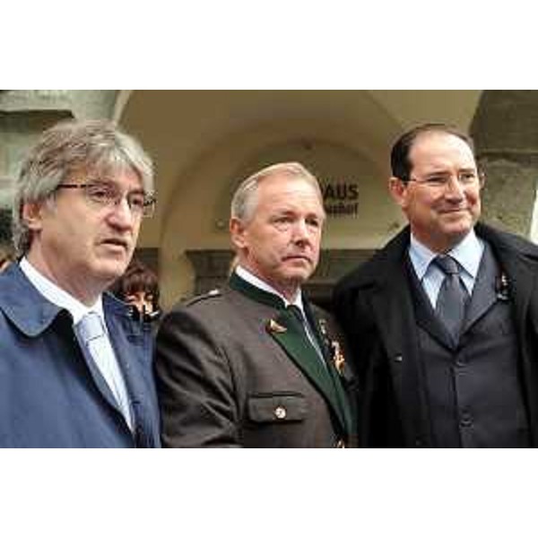 Renzo Tondo (Presidente della Regione Friuli Venezia Giulia), Doeorfler, Giancarlo Galan (Presidente della Regione Veneto) ai funerali di Joerg Haider. (Klagenfurt, 18/10/08)