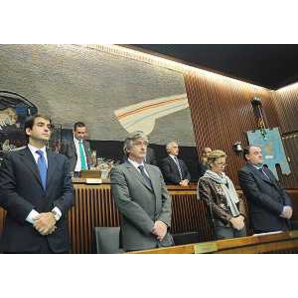 Raffaele Fitto (Ministro Affari regionali), Renzo Tondo (Presidente Friuli Venezia Giulia), Sandra Savino (Assessore regionale Programmazione, Risorse economiche e finanziarie, Patrimonio e Servizi generali) e Roberto Molinaro (Assessore regionale Istruzione, Formazione e Cultura, delegato Politiche Famiglia) ricordano Joerg Haider, Governatore della Carinzia scomparso l'11 ottobre 2008, in Consiglio regionale. (Trieste 14/10/08)