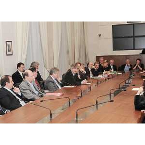 Renzo Tondo (Presidente Friuli Venezia Giulia) con la Giunta regionale e i direttori e vicedirettori centrali, a Trieste. (Trieste 21/10/08)