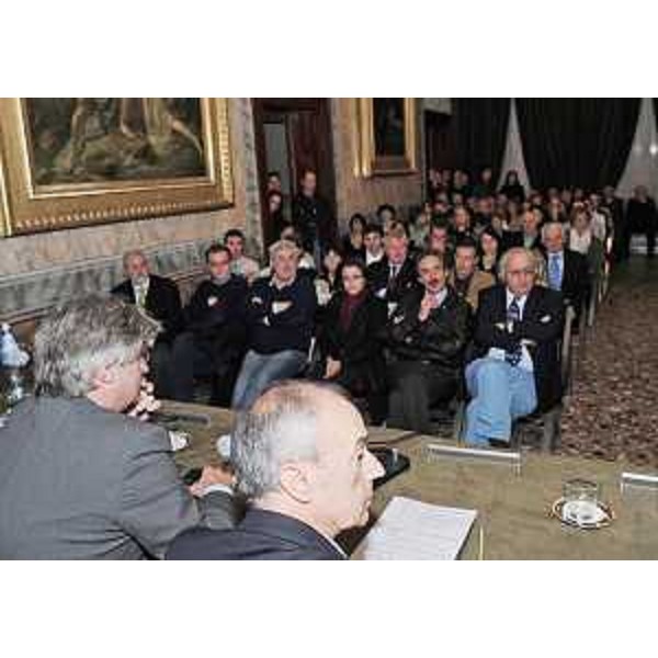 Renzo Tondo (Presidente Friuli Venezia Giulia) e Beppino Englaro, padre di Eluana Englaro, a Udine nel corso della presentazione del libro "Eluana". (Udine 25/10/08)