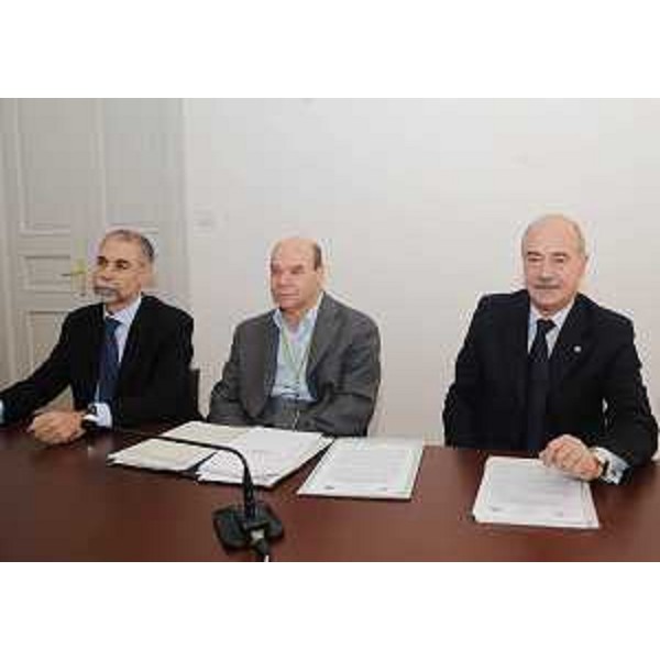 Vladimir Kosic (Assessore regionale Salute e Protezione sociale), Franco Zigrino (Direttore generale Azienda Ospedaliero universitaria Trieste) e Giuliano Blasetti (Responsabile informatico Ospedali e Azienda sanitaria triestini) nella sede della Regione a Trieste. (Trieste 27/10/08)