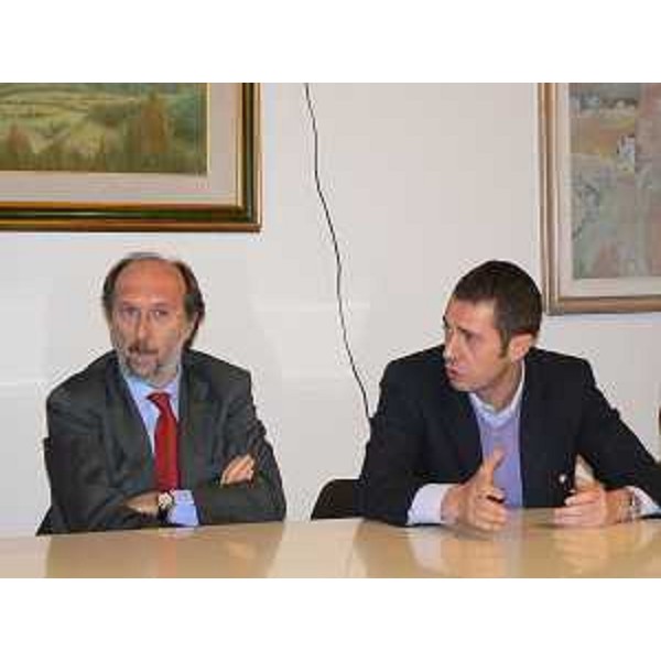 Riccardo Riccardi (Assessore regionale Mobilità, Energia e Infrastrutture Trasporto) all'atto della firma della convenzione tra Provincia di Pordenone e FVG Strade Spa per la costruzione del ponte sul Chiavalir e la sistemazione della Strada regionale "del Rest". (Tramonti di Sotto 27/10/08)