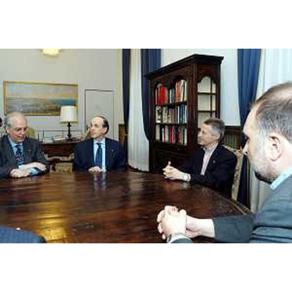Riccardo Illy (Presidente della Regione Friuli Venezia Giulia), Umberto Paolucci (Vicepresidente di Microsoft), Roberto Cosolini (Assessore regionale al lavoro, formazione, università e ricerca). (Trieste, 23/03/04)