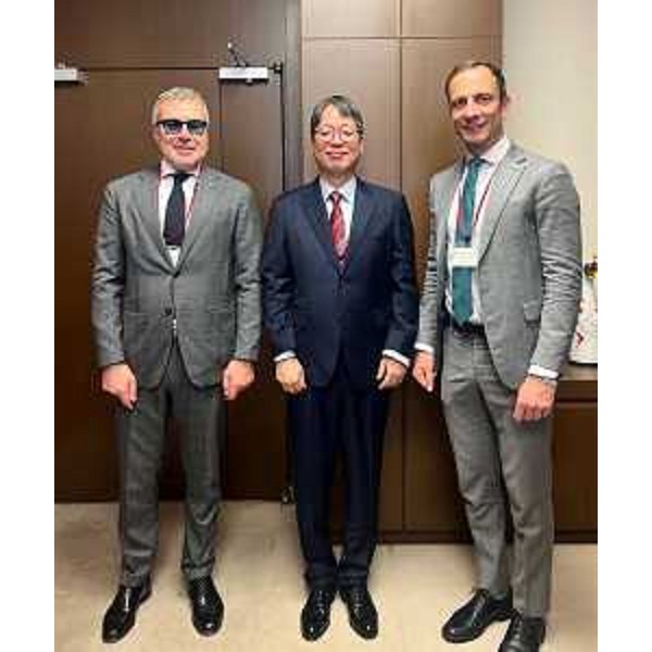 Il governatore Fedriga e l'assessore Bini con il viceministro all'Educazione, cultura, sport, scienza e tecnologie Yano Kuzuhiko - Il governatore Fedriga e l'assessore Bini con il viceministro all'Educazione, cultura, sport, scienza e tecnologie Yano Kuzuhiko 