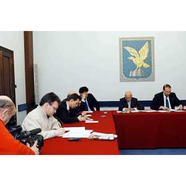 Giunta regionale in conferenza stampa. (Trieste, 19/03/04)