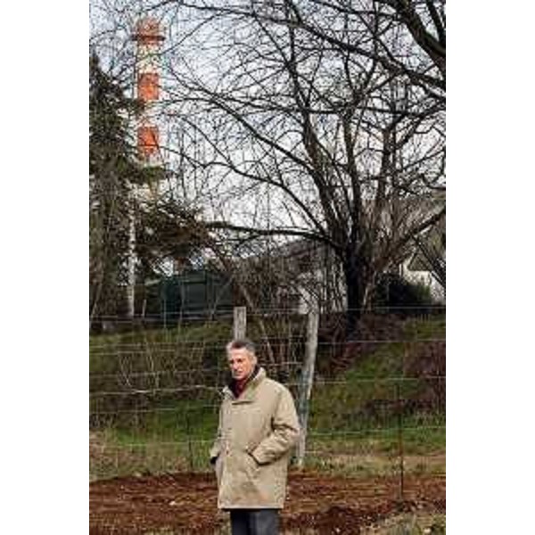 Riccardo Illy (Presidente della Regione Friuli Venezia Giulia) visita inceneritore di Savogna. (Savogna d'Isonzo, 19/03/04) 