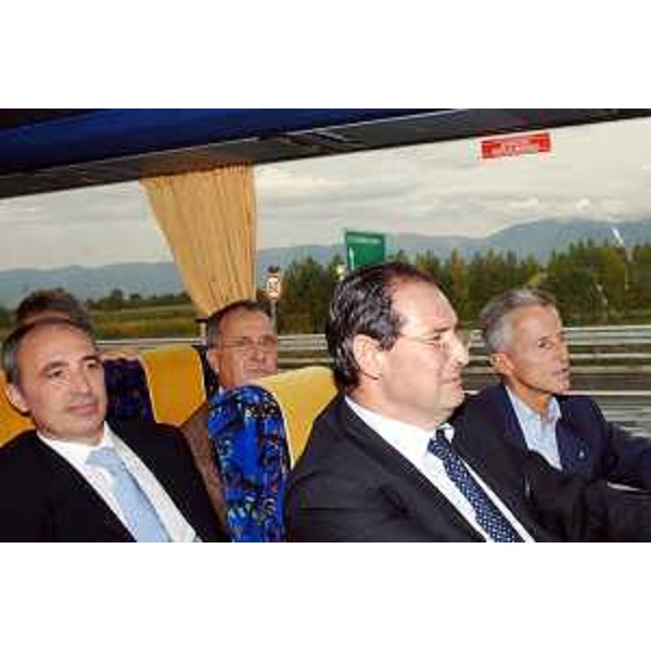 Riccardo Illy (Presidente Regione Friuli Venezia Giulia) con Giancarlo Galan (Presidente della Regione Veneto) e Pietro del Fabbro (Amministratore Delegato di Autovie Venete) all apertura del nuovo tratto autostradale A28. (Sacile 16/09/06)