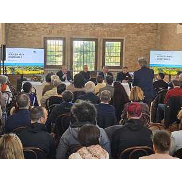Un momento del convegno " Aquileia meta sostenibile" - Un momento del convegno " Aquileia meta sostenibile"