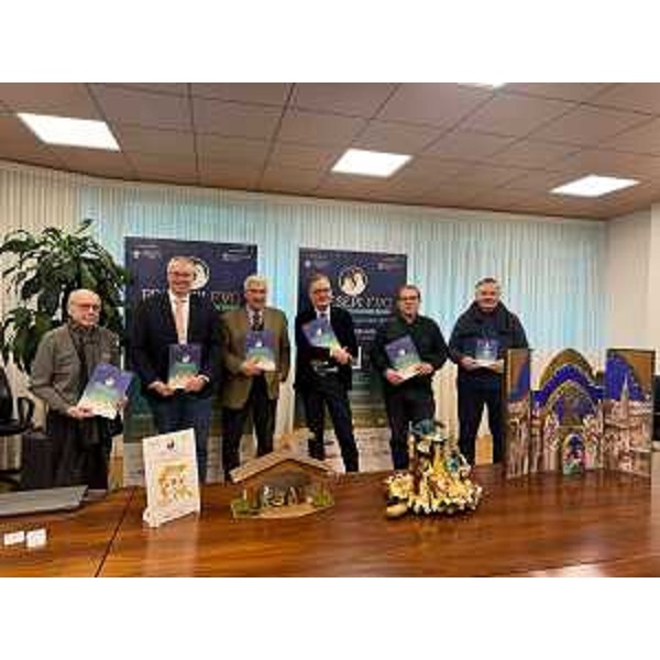 La foto di gruppo al termine della conferenza stampa: il presidente del Cr Fvg, Mauro Bordin, è il secondo da sinistra - La foto di gruppo al termine della conferenza stampa: il presidente del Cr Fvg, Mauro Bordin, è il secondo da sinistra