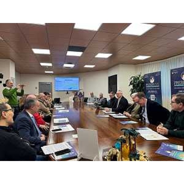 Il tavolo della conferenza stampa durante l'intervento del presidente Bordin - Il tavolo della conferenza stampa durante l'intervento del presidente Bordin