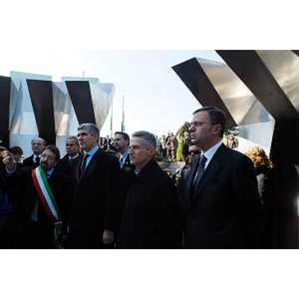 Riccardo Illy (Presidente della Regione Friuli Venezia Giulia), Pierferdinando Casini (Presidente della Camera dei deputati), Alessandro Tesini (Presidente del Consiglio regionale). (Gonars, 12/03/04)