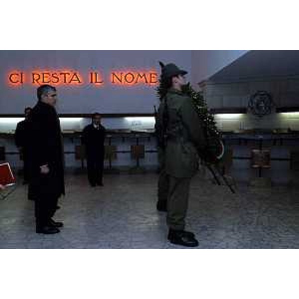 Pierferdinando Casini (Presidente della Camera dei deputati) visita al tempio per i caduti e dispersi in Russia. (Cargnacco, 11/03/04)