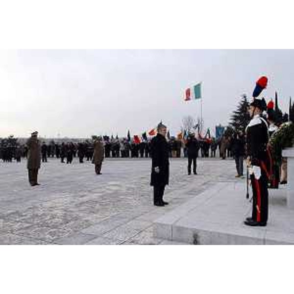 Pierferdinando Casini (Presidente della Camera dei deputati) visita il sacrario di Redipuglia. (Redipuglia, 11/03/04)